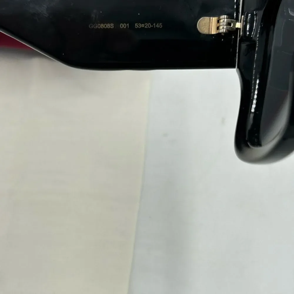 Women’s Gucci cat Eye sunglasses made in Italy